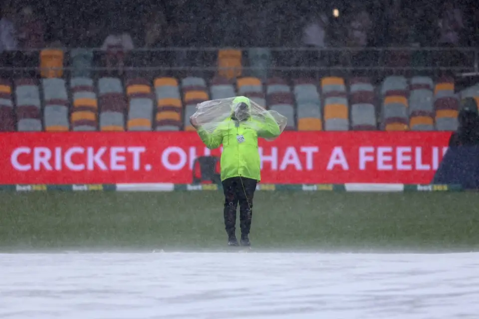 India’s Bowling Efforts Hit by Rain on a Frustrating Opening Day in Brisbane