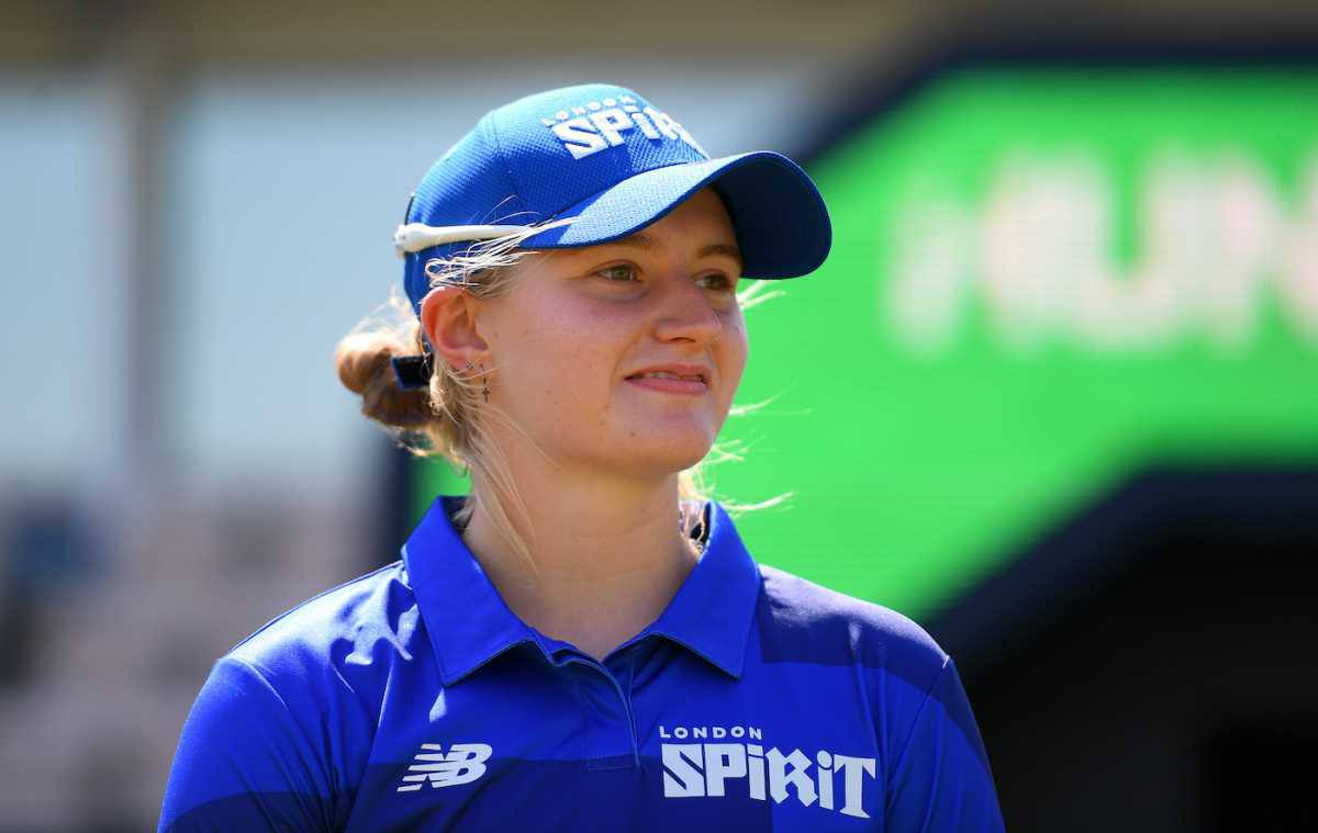 RCB’s Sophie Molineux Ruled Out of WPL 2025 Due to Knee Injury; Charlie Dean Announced as Replacement