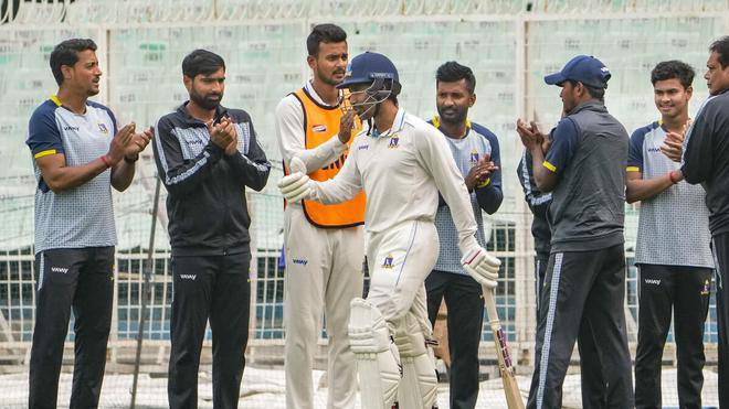 Watch: Wriddhiman Saha Receives a Special Guard of Honor from Both Teams in Bengal vs Punjab Ranji Trophy Match