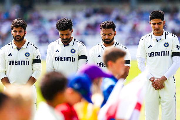 Why are Indian players wearing black armbands during Day 1 of the IND vs ENG 1st Test?
