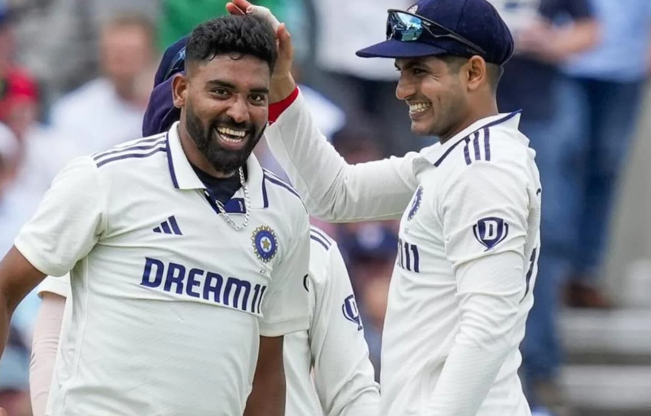 Mohammed Siraj celebrating his four-wicket haul