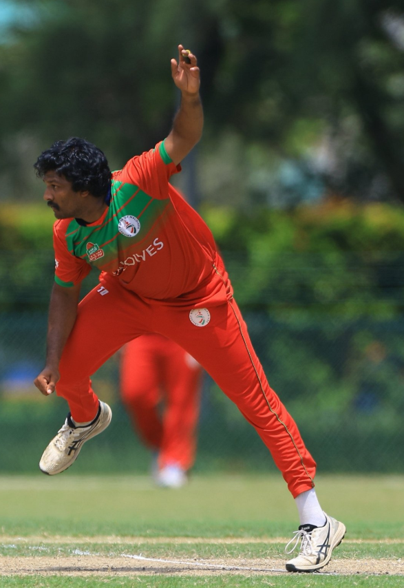 উমার আদম