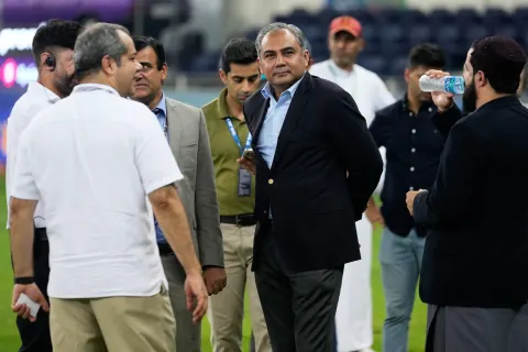 Asia Cup 2025 Trophy Controversy: India Refuses to Accept Trophy as PCB Chief Mohsin Naqvi Walks Away with It