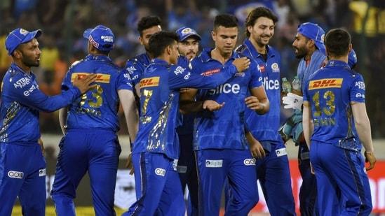 IPL 2026 नीलामी: मुंबई इंडियंस को किन गेंदबाज़ों को रिटेन करना चाहिए
