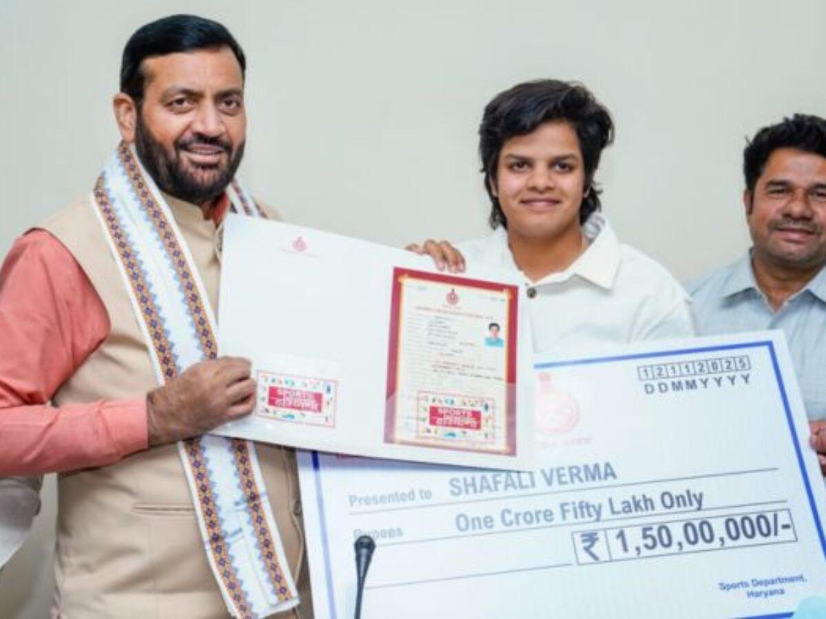 हरियाणा के मुख्यमंत्री नायब सिंह सैनी ने शैफाली वर्मा को विश्व कप जीत पर ₹1.5 करोड़ की राशि से सम्मानित किया