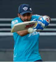 నికోలా హోల్ట్