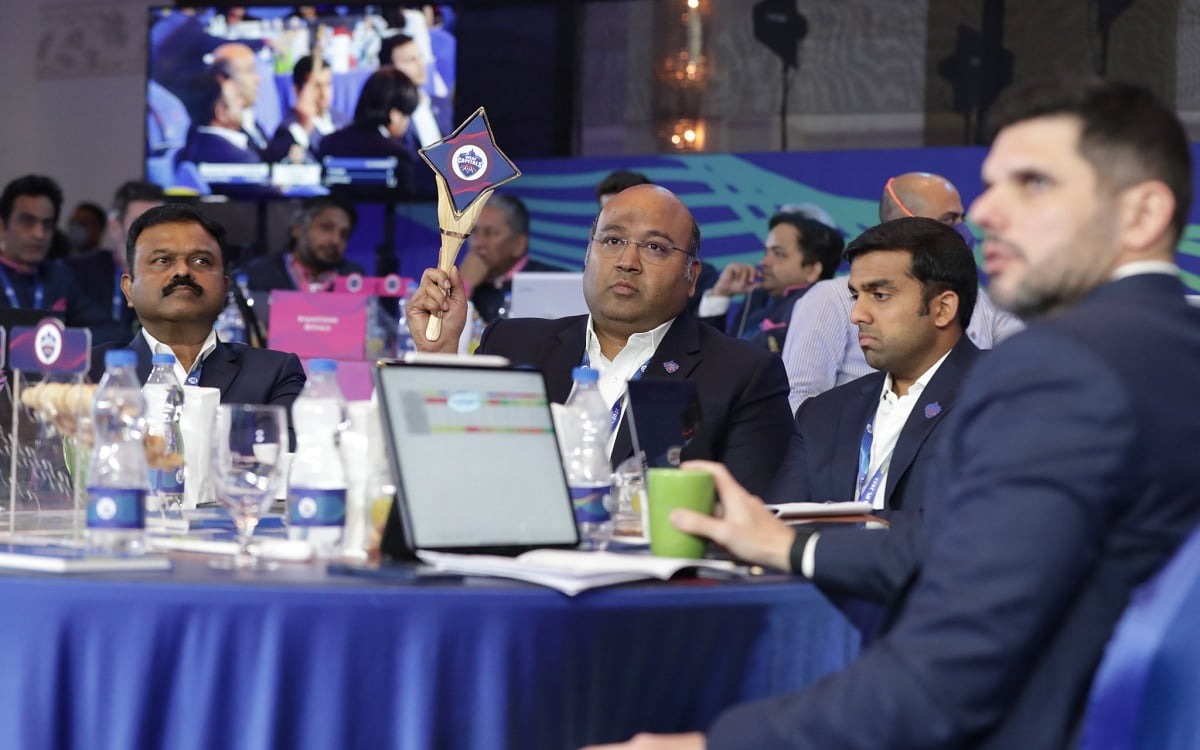IPL 2026 మినీ ఆక్షన్: ఢిల్లీ క్యాపిటల్స్ మాస్టర్ ప్లాన్ లీక్, రిలీజ్ చేసిన ఆటగాడినే తిరిగి తీసుకోబోతుందా?