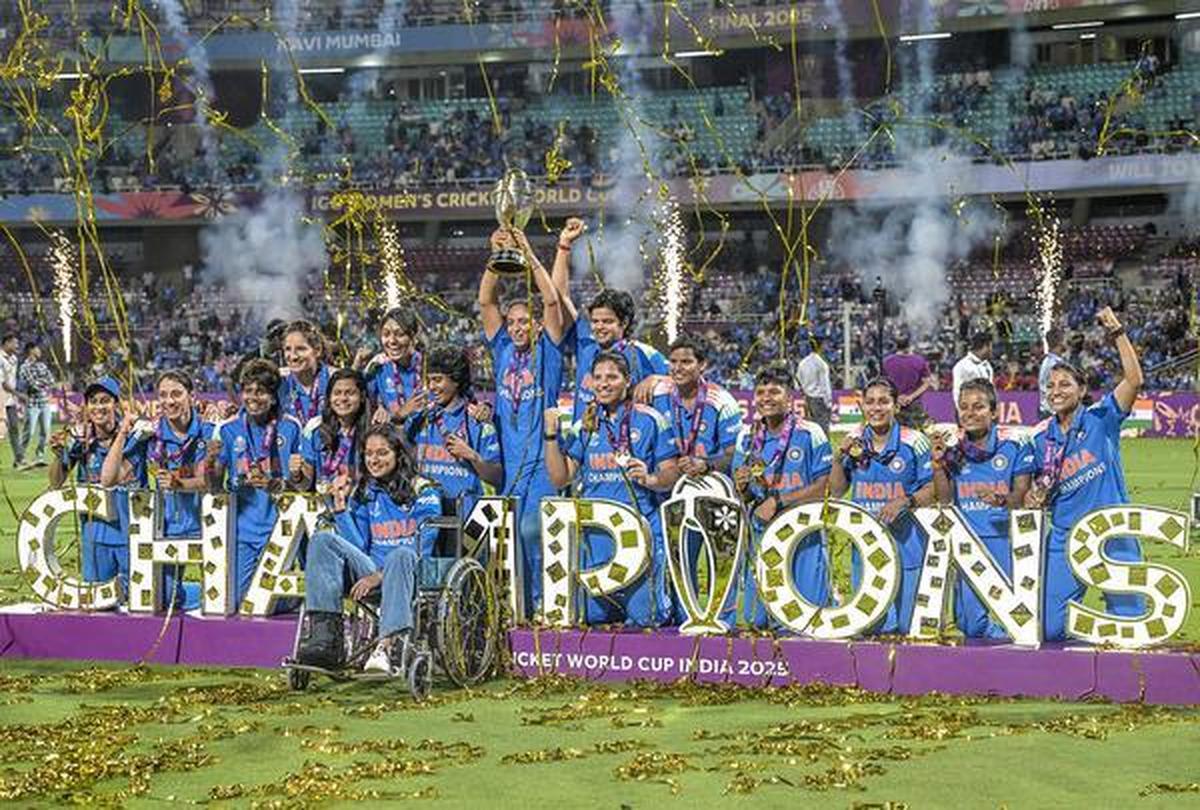 महाराष्ट्र सरकार ने महिला क्रिकेट टीम सहयोगी स्टाफ को वर्ल्ड कप जीत के बाद 11 लाख रुपये इनाम में देने की घोषणा