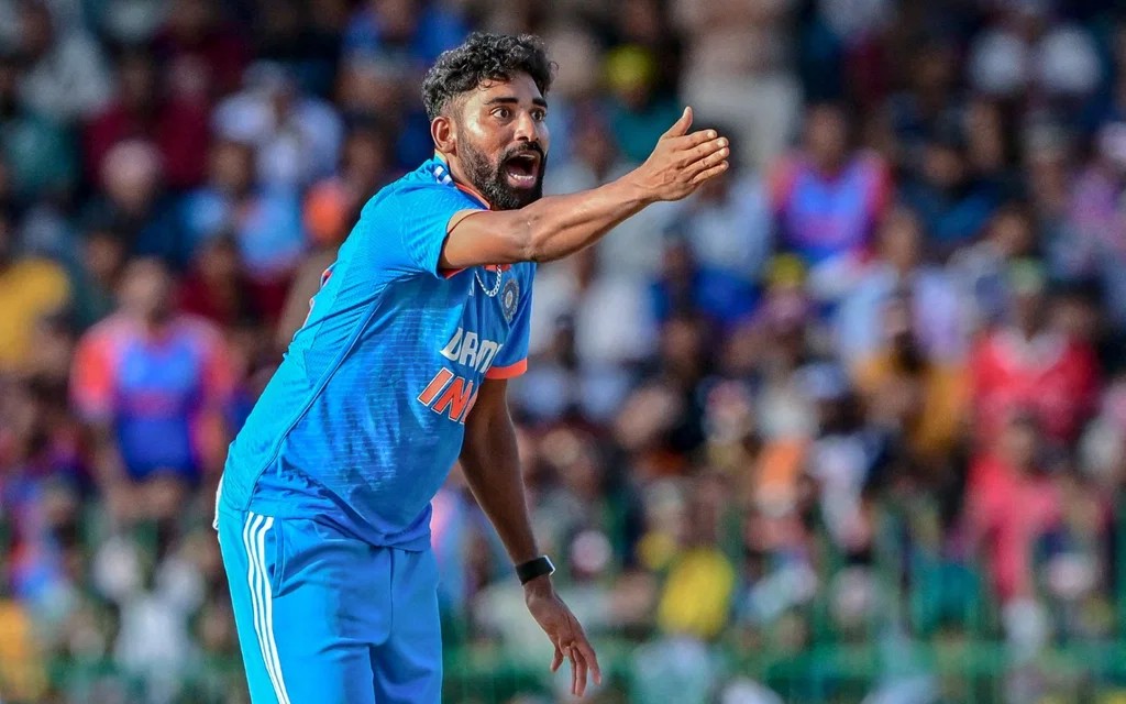 మహ్మద్ సిరాజ్‌ను వన్డేల నుంచి తప్పించిన నిర్ణయంపై ప్రశ్నలు... సెలక్టర్లపై ఆకాష్ చోప్రా విమర్శలు