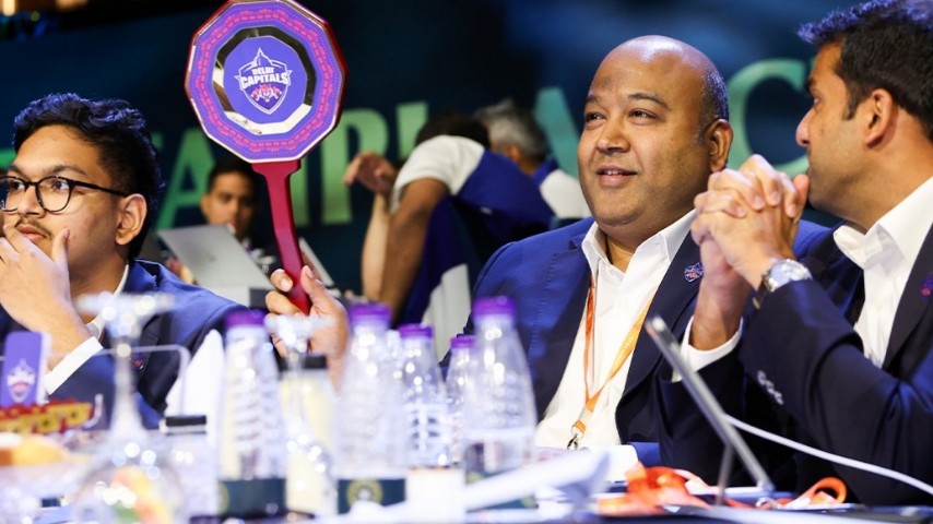 IPL 2026 మినీ ఆక్షన్: యజమానులు, కోచ్‌లు, అనాలిస్ట్‌లు, స్కౌట్స్ ఎలా కలిసి జట్టు ఆక్షన్ వ్యూహాలను నిర్ణయిస్తారో పూర్తి విశ్లేషణ