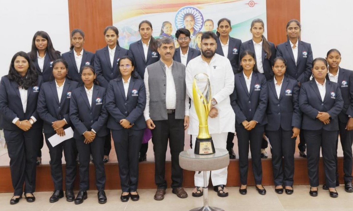 ప్రపంచ కప్ గెలిచిన భారత మహిళా అంధ క్రికెట్ జట్టును పవన్ కల్యాణ్ సత్కరించారు