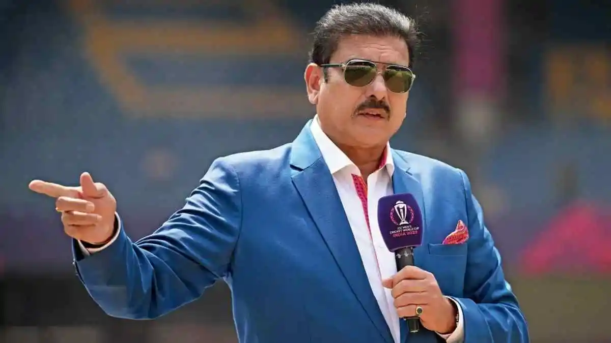 एशेज में करारी हार के बाद इंग्लैंड के नए हेड कोच बनने की रेस में रवि शास्त्री सबसे आगे