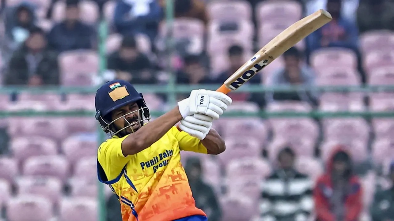 విజయ్ హజారే ట్రోఫీలో రుతురాజ్ గైక్వాడ్ సెన్సేషన్ రికార్డు, వేగంగా 100 సిక్సర్లు