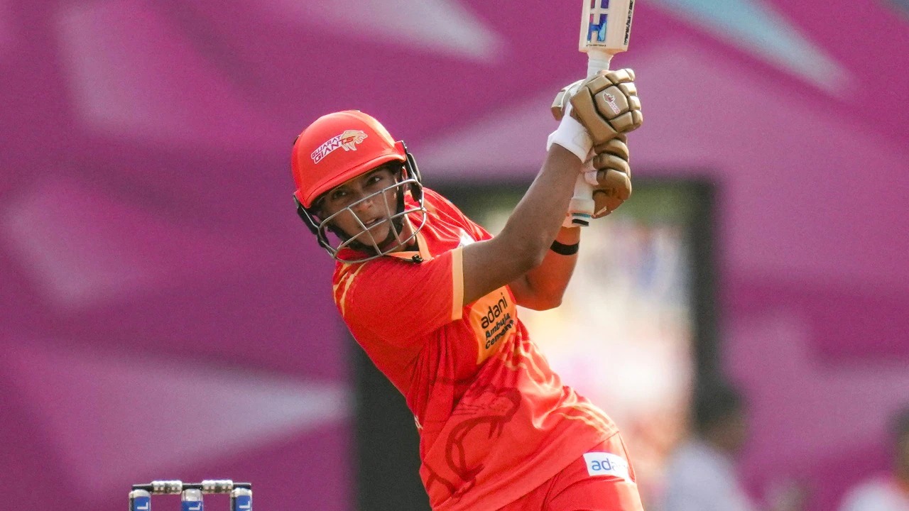 गुजरात जायंट्स WPL 2026: अनुष्का शर्मा चोटिल, मुंबई इंडियंस के खिलाफ मैच से बाहर 