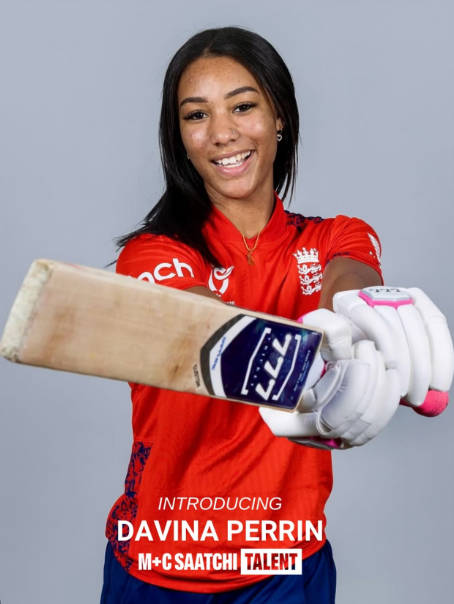  Davina Perrin 