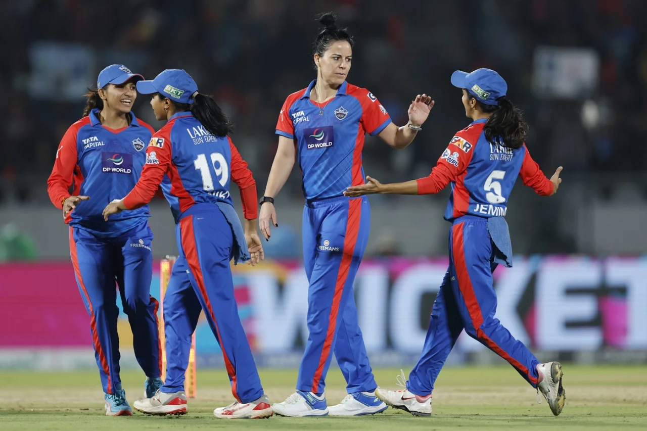 RCB అపరాజిత పరంపరకు ముగింపు – ఢిల్లీ క్యాపిటల్స్ మహిళల ఘన విజయం