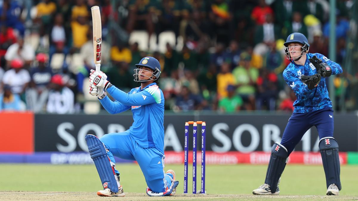 भारत U19 ने इंग्लैंड U19 के खिलाफ फाइनल में बनाया विशाल स्कोर 411/9