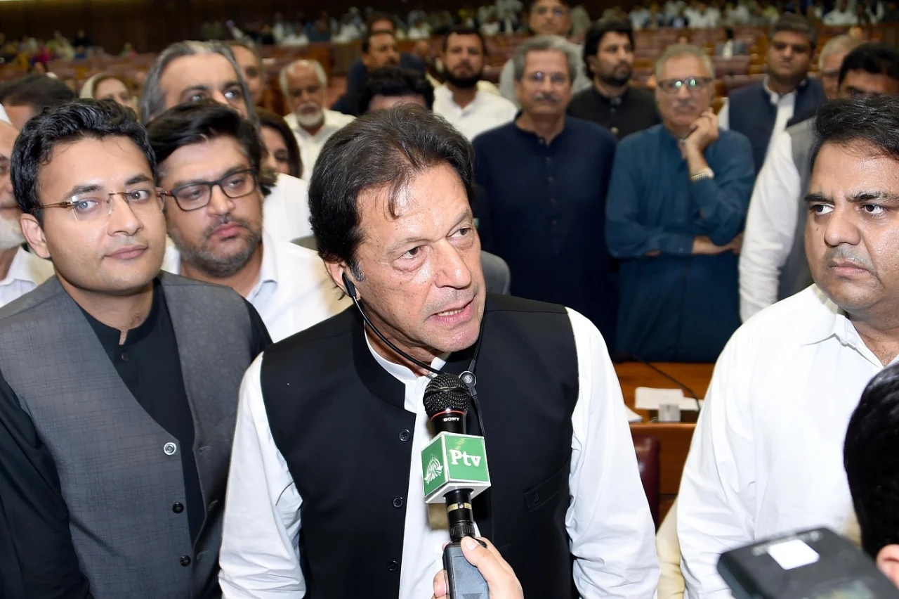 14 captains request medical treatment for Imran Khan in an open letter to Pakistan PM
