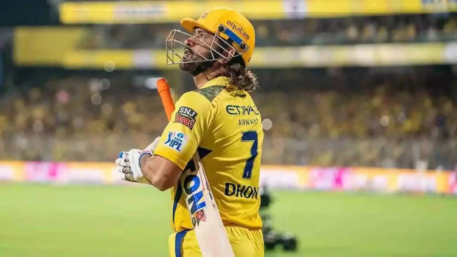 ఎంఎస్ ధోనీకి ట్రాఫిక్ జరిమానా ఐపీఎల్ రెండు వేల ఇరవై ఆరు సిద్ధతల మధ్య చర్చ