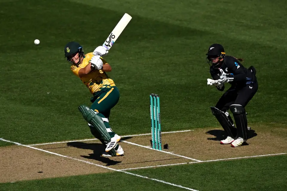 NZ-W बनाम SA-W, चौथा T20, SAW बनाम NZW 2026: न्यूजीलैंड महिला बनाम दक्षिण अफ्रीका महिला - कहाँ देखें, Dream11 प्रेडिक्शन, H2H, संभावित प्लेइंग XI, और मैच की पूरी जानकारी