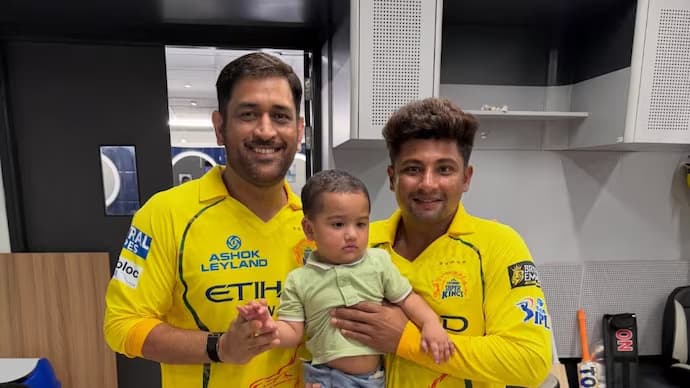 MS Dhoni’s Heartwarming Moment with Sarfaraz Khan’s Son Goes Viral