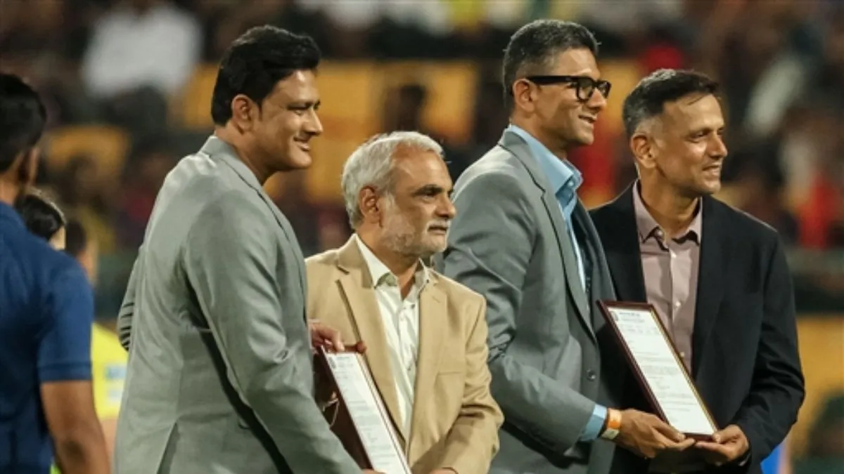 ఆర్సీబీ సిఎస్కే మ్యాచ్ కు ముందు ద్రావిడ్ కుంబ్లేలకు అరుదైన గౌరవం
