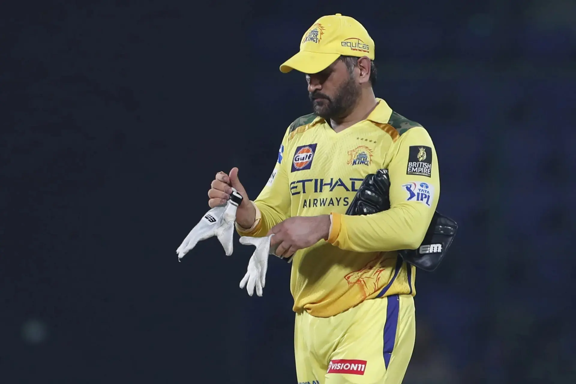 చెన్నై సూపర్ కింగ్స్‌కు భారీ షాక్, మరో రెండు మ్యాచ్‌లకు ధోని దూరం