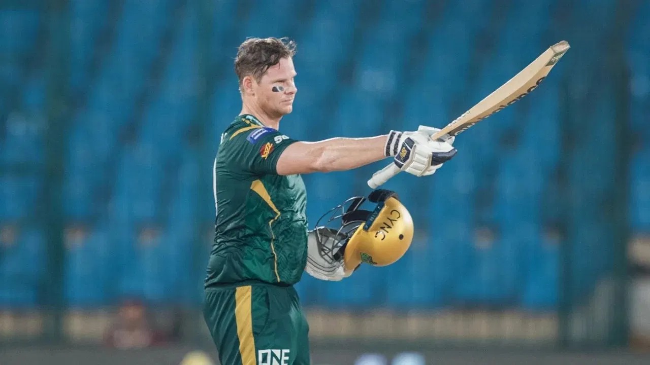 స్టీవ్ స్మిత్ తొలి శతకంతో PSL 2026లో స్టీవ్ స్మిత్ చరిత్ర సృష్టించాడు