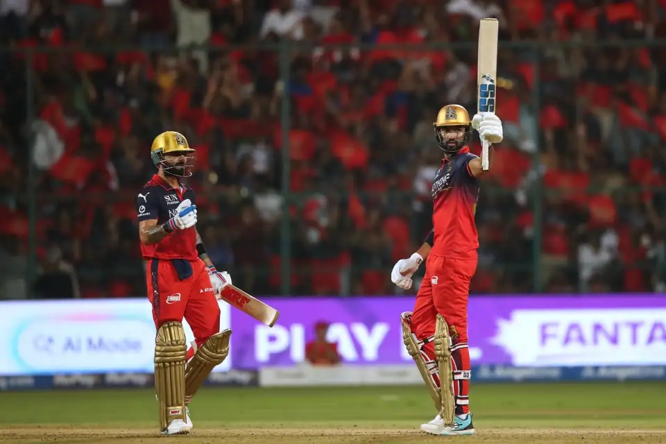RCB vs GT मैच रिपोर्ट: कोहली और पड्डिकल का जलवा