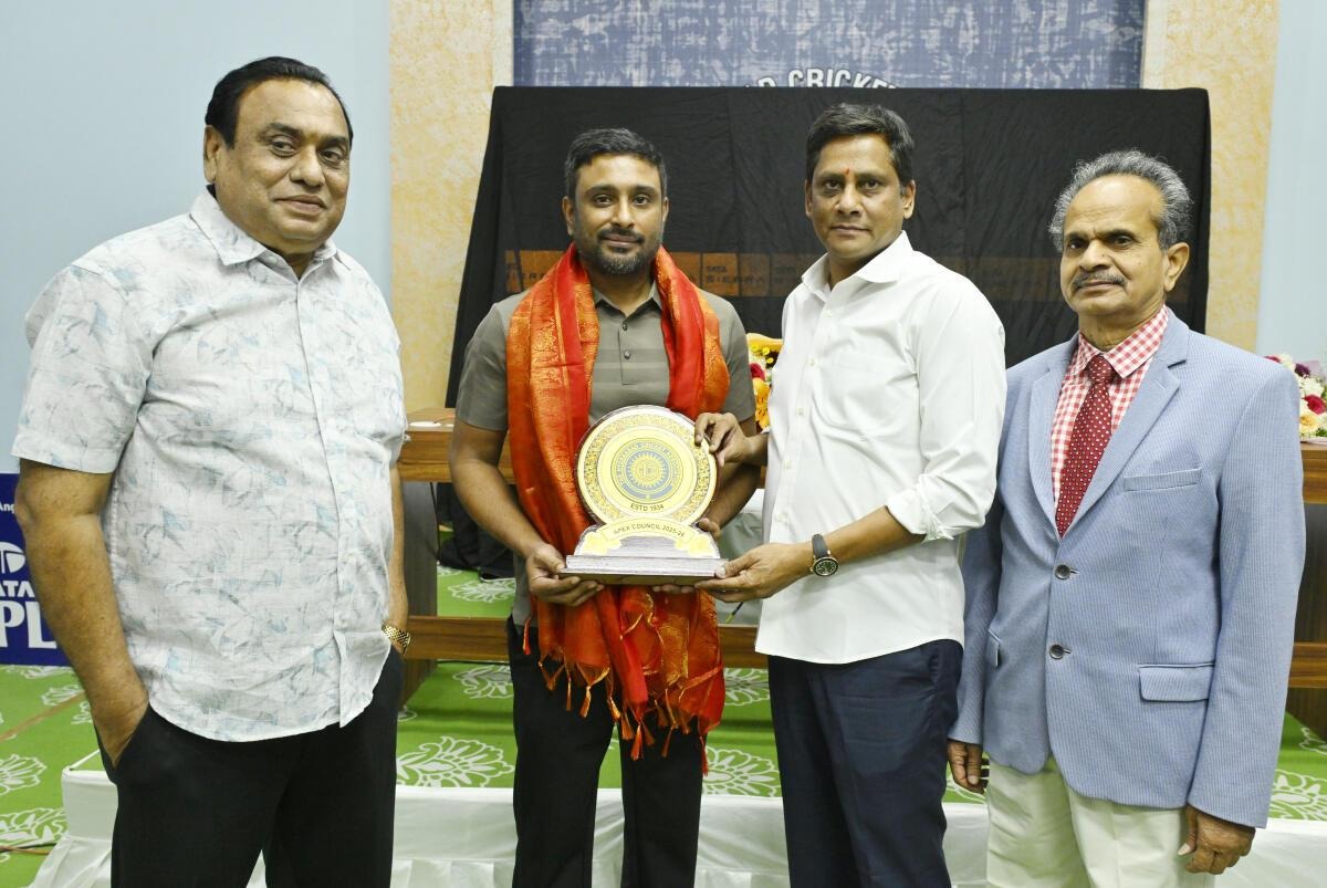 అంబటి రాయుడు హెచ్సిఏ క్రికెట్ ఆపరేషన్స్ డైరెక్టర్‌గా నియామకం