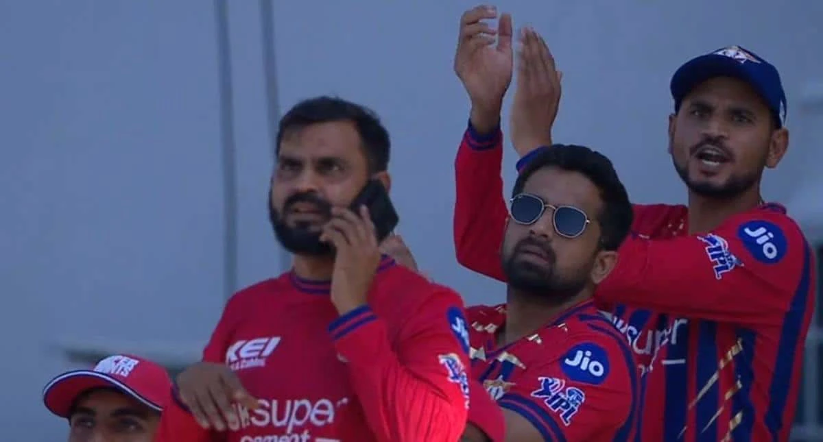 BCCI के 'डगआउट फ़ोन नियम' ने IPL 2026 में एक नया विवाद खड़ा कर दिया है।