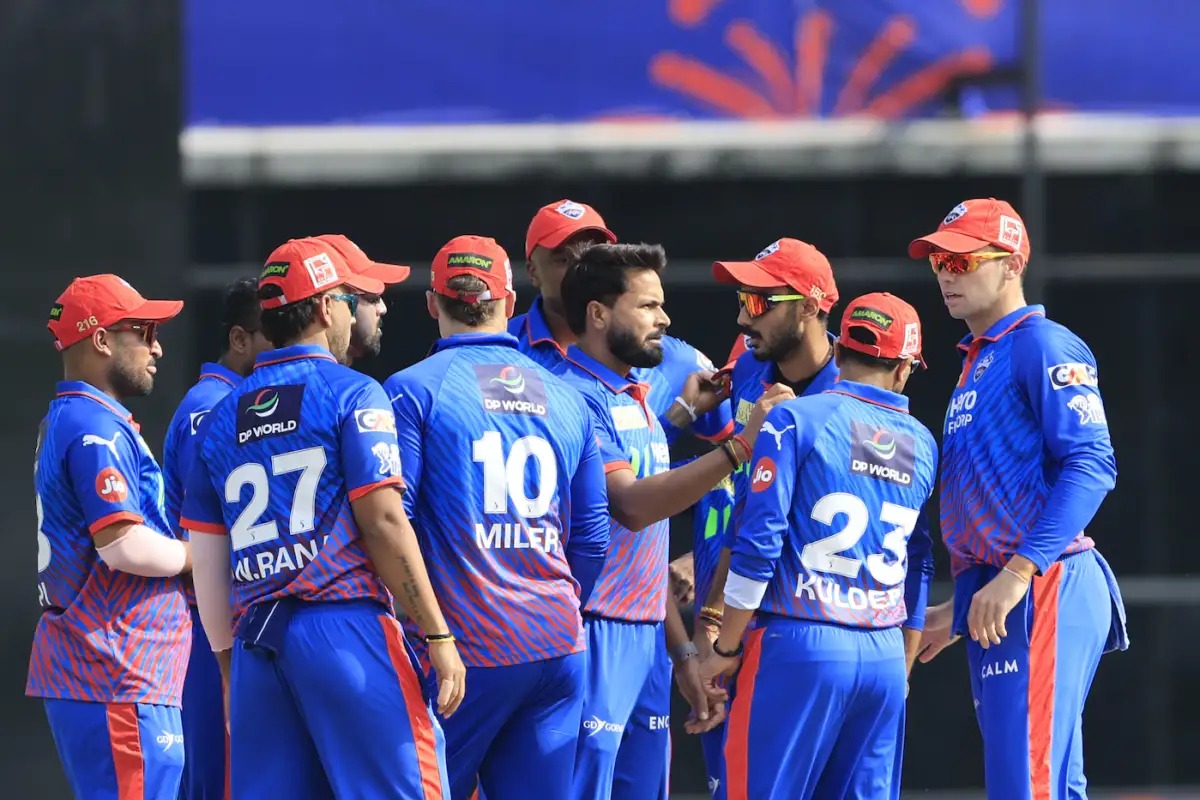 दिल्ली कैपिटल्स का अनोखा रिकॉर्ड 120 गेंदें तेज गेंदबाजों से IPL 2026
