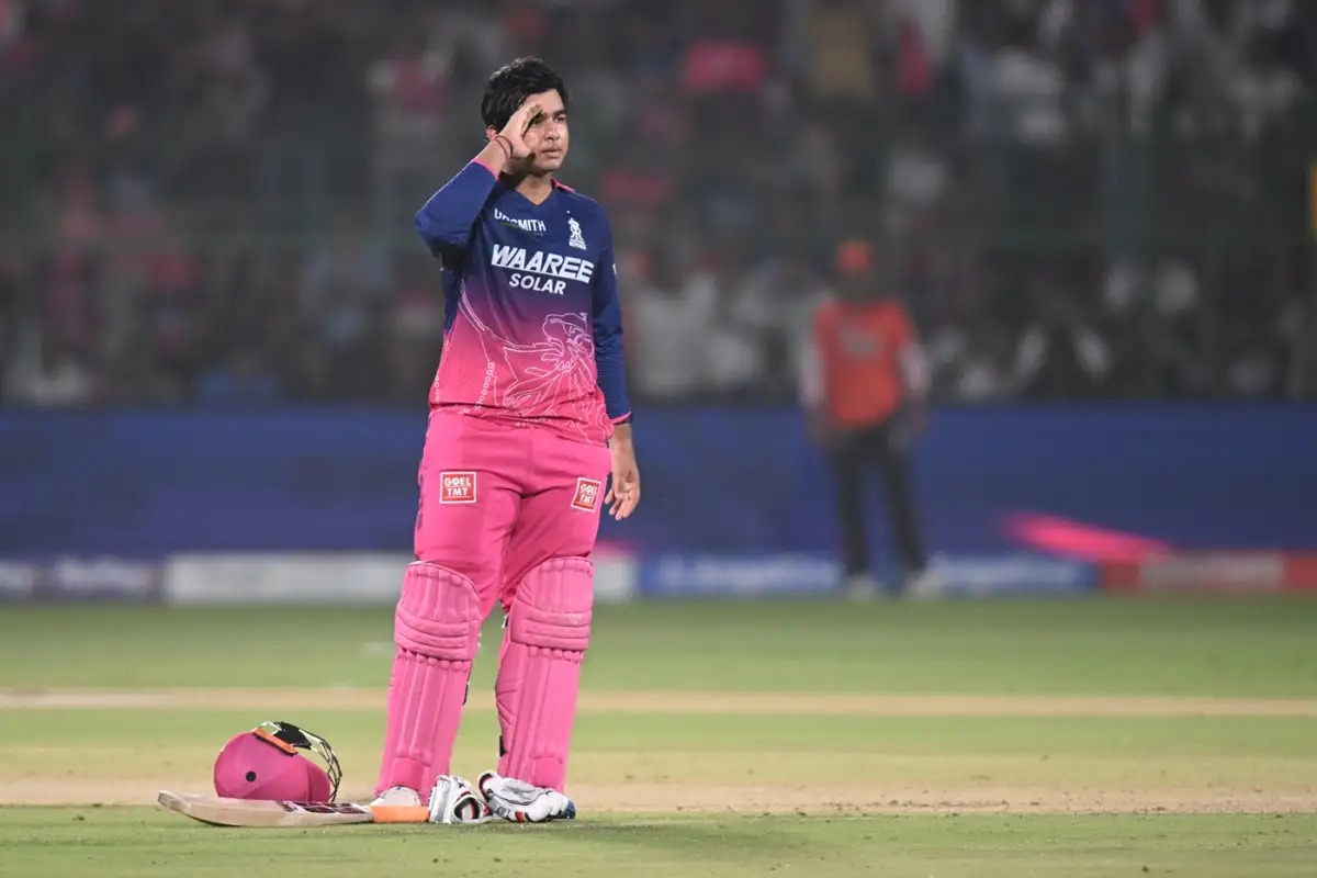 ఐపీఎల్ చరిత్రలో రికార్డు సాధించిన 15 ఏళ్ల వైభవ్ సూర్యవంశీ