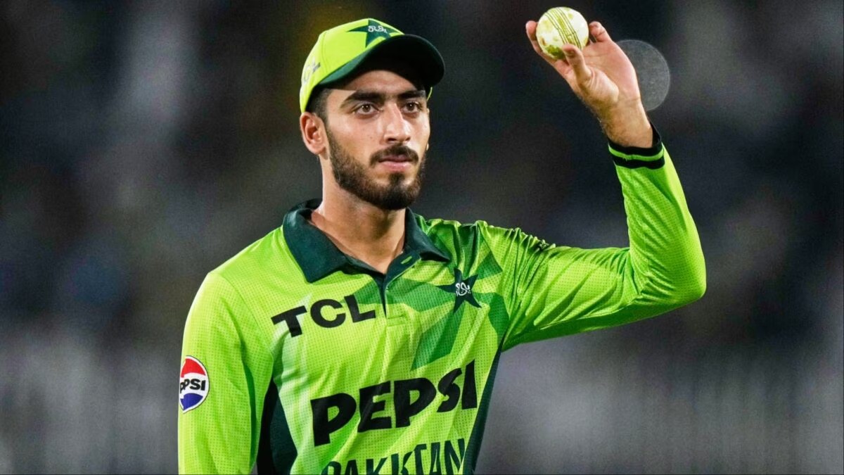 পাকিস্তান বনাম অস্ট্রেলিয়া: আরাফাত মিনহাসের দুর্দান্ত বোলিংয়ে ভাঙল বহু বছরের রেকর্ড