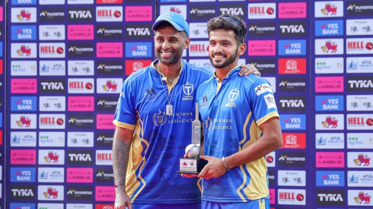 సూర్యకుమార్ గొప్ప మనసు.. ప్లేయర్ ఆఫ్ ది మ్యాచ్ అవార్డును డిసౌజాకు అందించిన స్టార్ బ్యాటర్