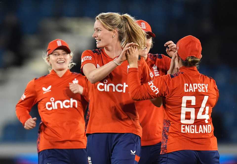 महिला T20 विश्व कप 2026: क्या अपने घर में चैंपियन बन पाएगा इंग्लैंड? (SWOT विश्लेषण)