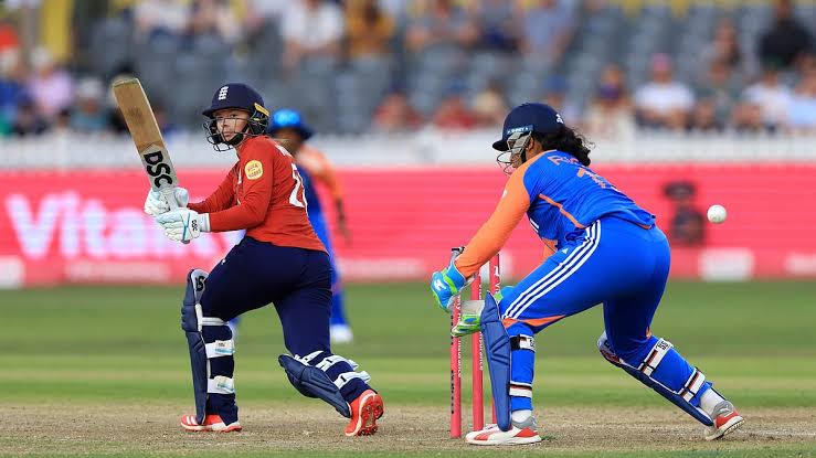 IND-W vs ENG-W हेड-टू-हेड रिकॉर्ड: महिला क्रिकेट की इस बड़ी जंग में कौन है आगे?