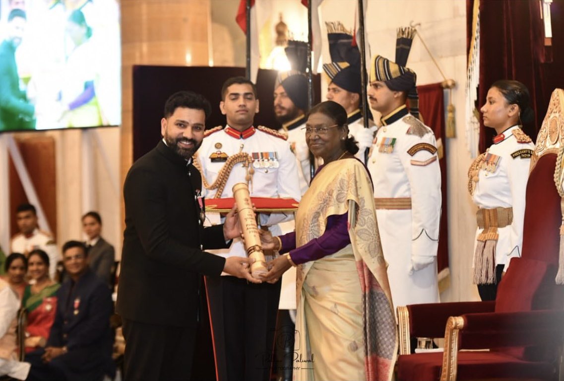 रोहित शर्मा को मिला पद्म श्री सम्मान, कोहली और तेंदुलकर के खास क्लब में हुए शामिल