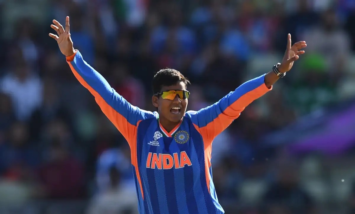 দীপ্তি শর্মা ইতিহাস গড়লেন নারী ক্রিকেটে সর্বোচ্চ উইকেট নিয়ে