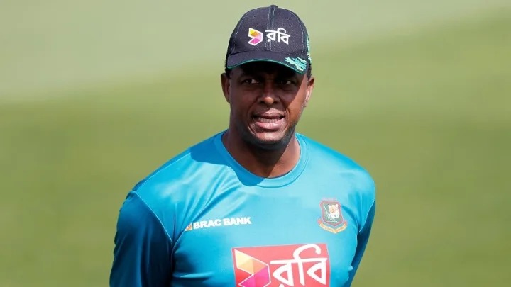 জিম্বাবুয়ে কোচিং স্টাফে যোগ দিলেন ওয়েস্ট ইন্ডিজ কিংবদন্তি কোর্টনি ওয়ালশ